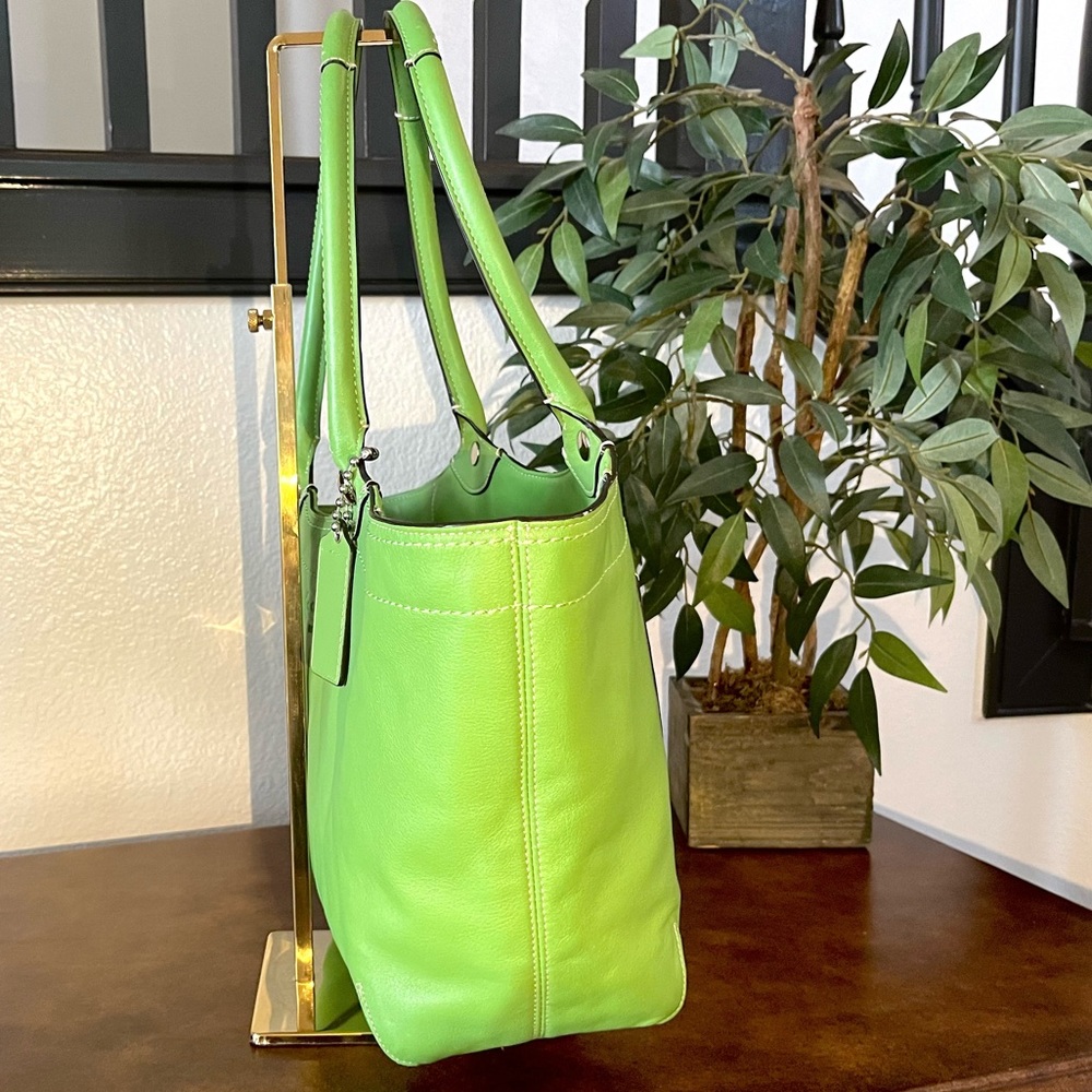 New COACH Bleecker Tote, Palm Green No. F14383 - Picture 3 of 13